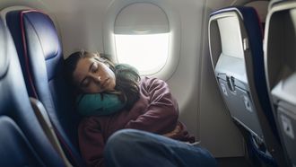 UCLA-artsen: met deze 2 simpele dingen slaap je beter tijdens een lange vlucht