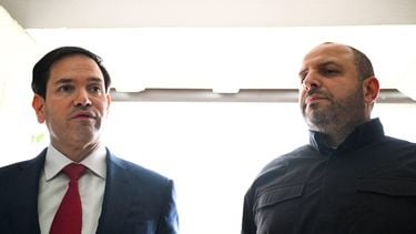 (L/R) US Secretary of State Marco Rubio and Secretary of the National Security and Defense Council of Ukraine Rustem Umerov speak to reporters after their meeting in Hallandale Beach, Florida on November 30, 2025. Rubio hailed talks with a Ukrainian delegation in Florida as 