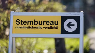 DEVENTER - BBB-Kamerlid Caroline van der Plas arriveert bij Buurthuiskamer Zandweerd, waar zij haar stem zal uitbrengen bij de gemeenteraadsverkiezingen. EMIEL MUIJDERMAN / ANP