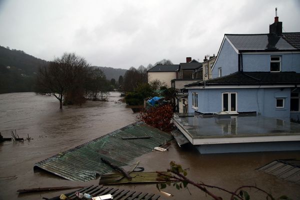 Overstromingen door storm Dennis: veel Britten moeten evacueren