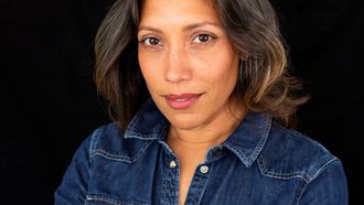 Sharmilla (43) kreeg fysieke klachten door stress: 'Door mijn trauma’s te verwerken, verdwenen de klachten'