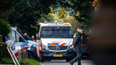 OVERASSELT - Een politieafzetting bij de Ewijkseweg een dag na het schietincident in het Gelderse Overasselt. Bij het incident kwam een 51-jarige man uit Wijchen om het leven en raakten twee agenten gewond. ROB ENGELAAR / ANP