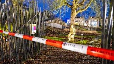 ASSEN - Hulpdiensten bij het Drents Museum in Assen, waar een explosie heeft plaatsgevonden. De politie denkt dat de explosie mogelijk gepaard ging met een inbraakpoging bij het museum. Het is niet bekend of er buit is meegenomen. ANP MARCEL J. DE JONG