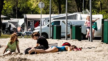 Een foto van een camping in Eersel, veel mensen vierden vakantie in eigen land
