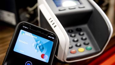 Zoveel mensen betalen online achteraf, zorgen over 'op de pof' betalen in winkels schulden betaalgedrag geld