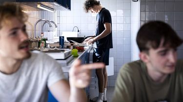 AMSTELVEEN - Studenten in hun woonkamer op campus Uilenstede. ANP RAMON VAN FLYMEN