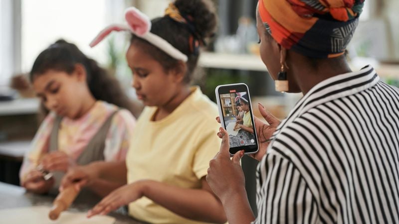 Kabinet pakt vlogfamilies aan: 'Kinderen zijn geen verdienmodel'