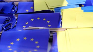 A picture taken on May 9, 2022 in Brussels shows Ukrainian and European flags during an Europe Day Ceremony in support of Ukraine hosted by the Representation of the European Commission in Brussels. 
Kenzo TRIBOUILLARD / AFP