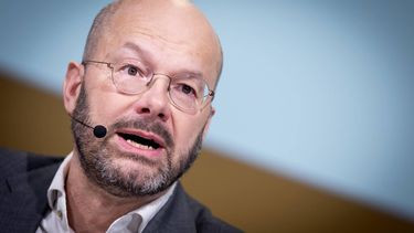 AMSTERDAM - Directeur Milieudefensie Donald Pols tijdens een persconferentie van Milieudefensie. De organisatie start een nieuwe klimaatzaak tegen de financiele instelling ING. ANP KOEN VAN WEEL