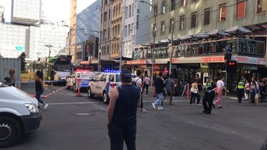 Man rijdt met SUV in op voetgangers in Melbourne