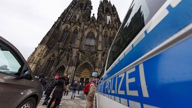 epa11042848 A police vehicle is seen at the Cathedral in Cologne, Germany, 24 December 2023. According to the police, security measures at Cologne Cathedral were increased due to indications of a possible attack plan by an Islamist group. The group could possibly have a connection to the Islamic State Province of Khorasan (ISPK) terrorist group.  EPA/CHRISTOPHER NEUNDORF