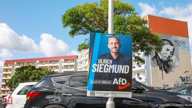 epa13216531 An election poster featuring the far-right Alternative for Germany (AfD) party's lead candidate in Saxony-Anhalt, Ulrich Siegmund, stands in front of a house bearing a mural of composer Robert Schumann in Tangermuende, Germany, 06 September 2026. Voters in Saxony-Anhalt are casting ballots to elect a new state parliament.  EPA/CLEMENS BILAN