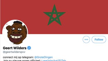 Een foto waarop het Twitteraccount van PPV-leider Geert Wilders te zien is. Zijn achtergrond is de Marokkaanse vlag en zijn profielfoto is een karikatuur van een zwarte man.