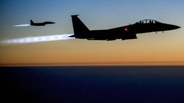 A handout photo released by the US Defence Visual Information Distribution Service (DVIDS) shows a pair of US Air Force F-15E Strike Eagles flying over northern Iraq early in the morning of September 23, 2014, after conducting airstrikes in Syria. 
Matthew BRUCH / DVIDS / AFP