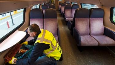 NS strijdt voor schonere prullenbakken in de trein