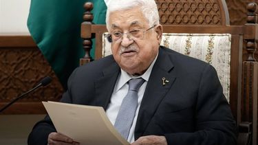 2023-10-24 19:51:39 epa10936750 Palestinian President Mahmoud Abbas reads a statement during a meeting with French President Emmanuel Macron (not pictured) in the West Bank city of Ramallah, 24 October 2023. French President Macron said the 07 October attack by Hamas was 'a tragedy' for the Israeli people and 'also a catastrophe' for the Palestinians at a meeting with Palestinian President Abbas in Ramallah.  EPA/CHRISTOPHE ENA / POOL MAXPPP OUT