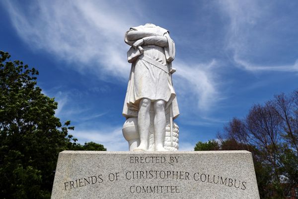 Een standbeeld van Columbus in Boston is onthoofd.