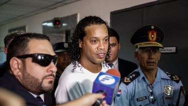 Ronaldinho heeft nacht in Paraguayaanse cel geslapen