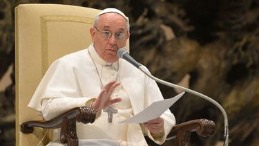 Paus schaft geheimhoudingsregels rond kindermisbruik af