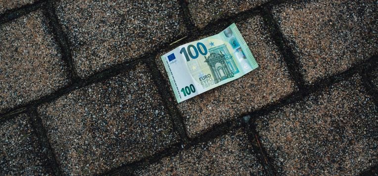 Halve eeuw onderzoek naar geld en geluk bewijst: als geld je niet gelukkig maakt, besteed je het verkeerd