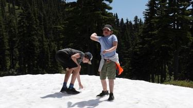 Lenneke (42): 'Mijn zoon (8) draagt de hele winter een korte broek, zelfs in de sneeuw'