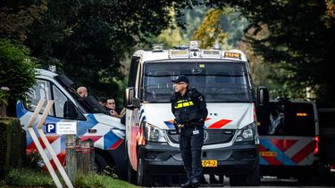 OVERASSELT - Een politieafzetting bij de Ewijkseweg een dag na het schietincident in het Gelderse Overasselt. Bij het incident kwam een 51-jarige man uit Wijchen om het leven en raakten twee agenten gewond. ROB ENGELAAR / ANP