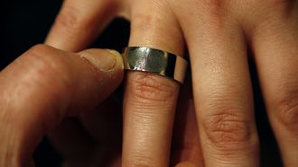 Nederlandse agent doet prachtig huwelijksaanzoek