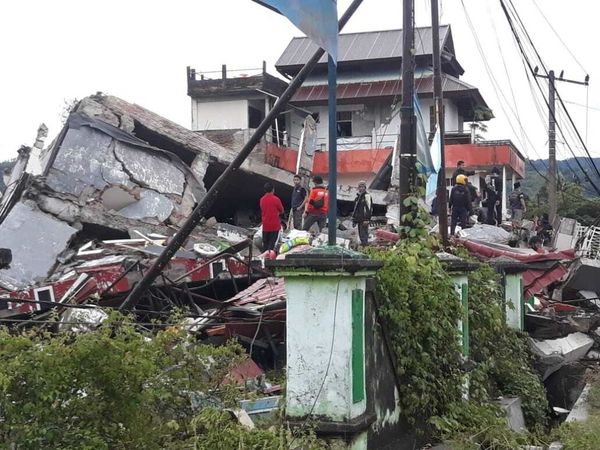 Een foto van de puinhoop na de aardbeving in Indonesië