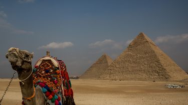 Arrestaties na naaktfoto op piramide Egypte