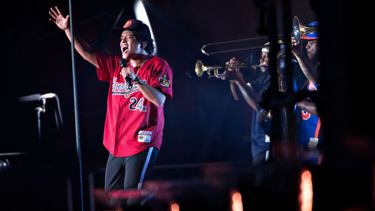 Bruno Mars onderbreekt concert vanwege brand