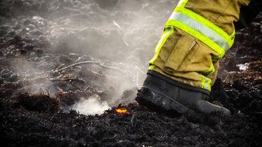 WEERT - Brandweer uit Belgie in actie bij de Weerterheide in Limburg waar een natuurbrand is uitgebroken. De brand woedt op een militair oefenterrein. ROB ENGELAAR / ANP