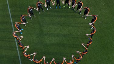 Nederlands elftal maakt statement tegen racisme