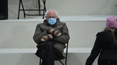 Een foto van Bernie Sanders tijdens de inauguratie van Joe Biden