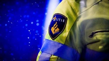 ROTTERDAM - Logo van de politie tijdens een alcoholcontrole in Rotterdam. ANP XTRA REMKO DE WAAL