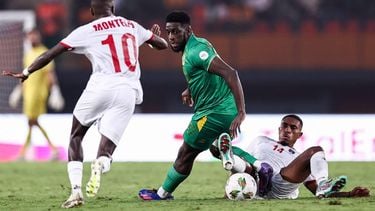 Mauritania's forward #27 Aboubakar Kamara (C) fights for the ball with Cape Verde's midfielder #14 Deroy Duarte during the Africa Cup of Nations (CAN) 2024 round of 16 football match between Cape Verde and Mauritania at the Felix Houphouet-Boigny Stadium in Abidjan on January 29, 2024. 
FRANCK FIFE / AFP