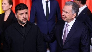 Ukraine's President Volodymyr Zelensky and US special envoy Steve Witkoffgather for a family photo on December 15, 2025 at the Chancellery in Berlin, where they meet for talks on how to end the grinding war of Russia with Ukraine. 
Lisi Niesner / POOL / AFP