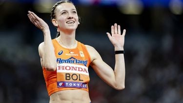 TOKIO - Femke Bol in de finale op het onderdeel 400 meter horden tijdens de WK atletiek in het Japan National Stadium. ANP ROBIN VAN LONKHUIJSEN