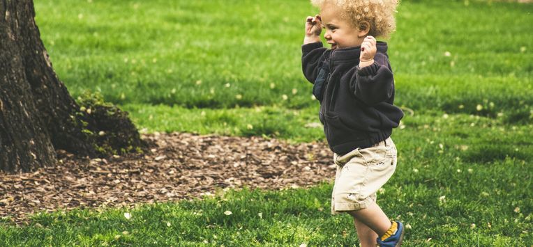 Grootschalig onderzoek ontdekt waarom sommige kinderen eerder lopen dan anderen