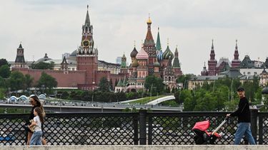 A family walks across Bolshoy Ustyinsky bridge, with Red Square in the background, in central Moscow on May 15, 2026. 
Igor IVANKO / AFP
