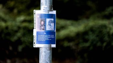 ALKMAAR - Vermissingsposter voor Tijn uit Alkmaar. De 25-jarige wordt sinds enkele weken vermist. In het Rekerhout-park is zijn fiets teruggevonden. ANP RAMON VAN FLYMEN