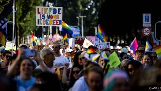 AMSTERDAM - Deelnemers aan de Pride March lopen richting het Museumplein. De vreedzame protestmars vormt de afsluiting van de WorldPride, die dit jaar in Amsterdam plaatsvond. SEM VAN DER WAL / ANP