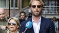ASSEN - Thijs Romer verlaat samen met zijn advocate Wikke Monster (L) de rechtbank. De acteur wordt beschuldigd van drie onlinezedendelicten. Het gaat om delicten met drie meisjes die ten tijde van de gebeurtenissen 14 tot en met 16 jaar oud waren. ANP VINCENT JANNINK