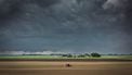 's-GRAVENDEEL - Dronefoto. Akkers staan onder water na hevige regenval in Zuid-Holland. Zware regen- en onweersbuien trekken na een lange periode van droogte over het land, in de provincies Noord-Brabant, Gelderland en Limburg geldt code geel. ANP JEFFREY GROENEWEG