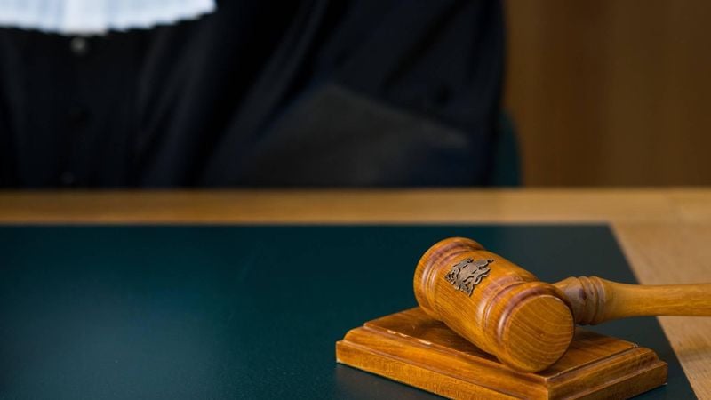 ILLUSTRATIE - Een rechter met wetboek in de rechtzaal. ANP  ROOS KOOLE