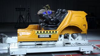 ANWB slaat alarm om 2 autostoeltjes na crashtest: bij één ging de gordelsluiting open