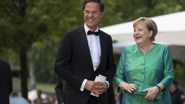 Duitsland in de ban van de vraag; waar is Merkel? 