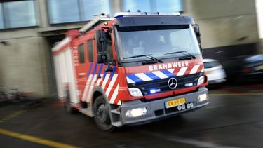 UTRECHT - Een brandweerwagen rukt uit. ANP  LEX VAN LIESHOUT