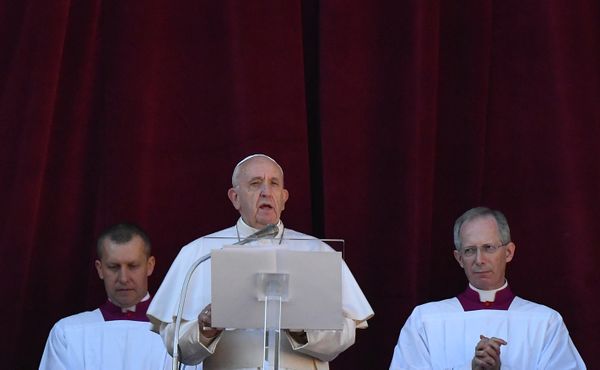 Paus roept op tot wereldvrede in kerstboodschap