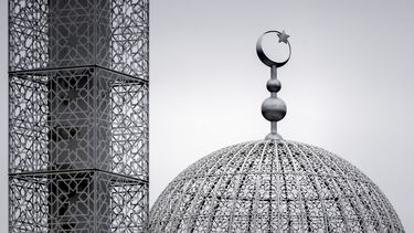 Meerdere moskeeën in Amsterdam gaan tijdelijk dicht vanwege het snel oplopende aantal besmettingen in de hoofdstad.