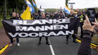DEN HAAG - Demonstranten tijdens een protest onder de noemer 'Wij Zijn Het Volk' op het Malieveld. JEROEN JUMELET / ANP